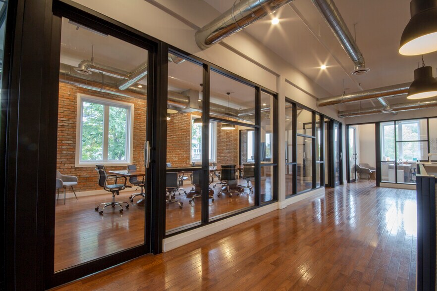 More Photos Of 15 Wellington St N, Hamilton Office For Sale