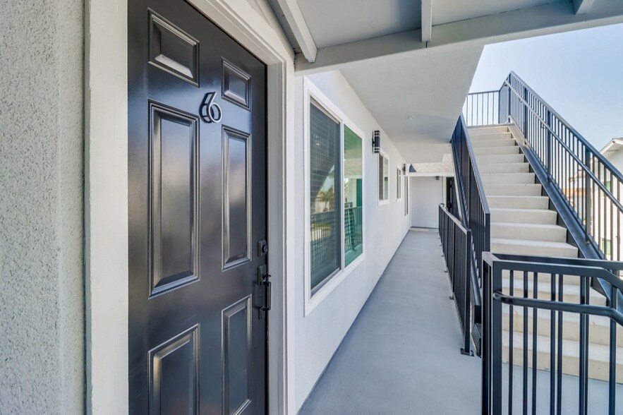 More Photos Of 1478 Hornblend St, San Diego Apartments For Sale
