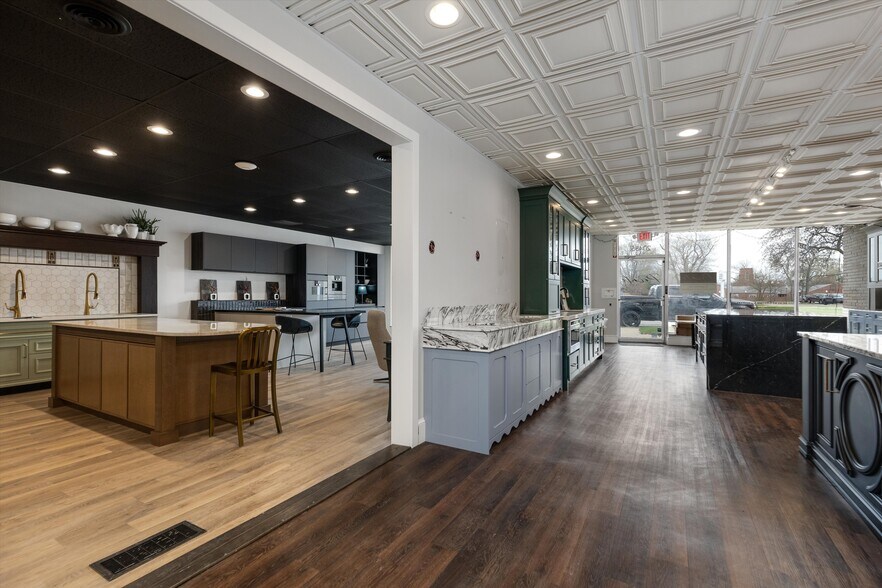 More Photos Of 20485-20489 Mack Ave, Grosse Pointe Woods Storefront For Sale