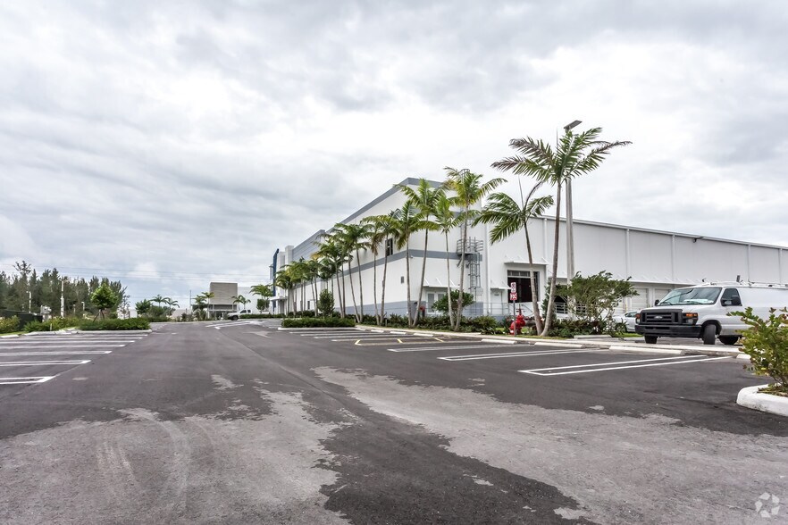 More Photos Of 11305 NW 122nd St, Miami Refrigeration Cold Storage For Lease
