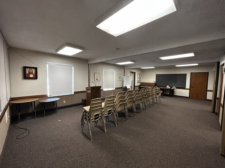 More Photos Of 11022 Riverside Drive, North Hollywood Religious Facility For Lease