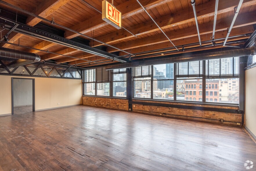 More Photos Of 213 W institute Pl, Chicago Loft Creative Space For Lease