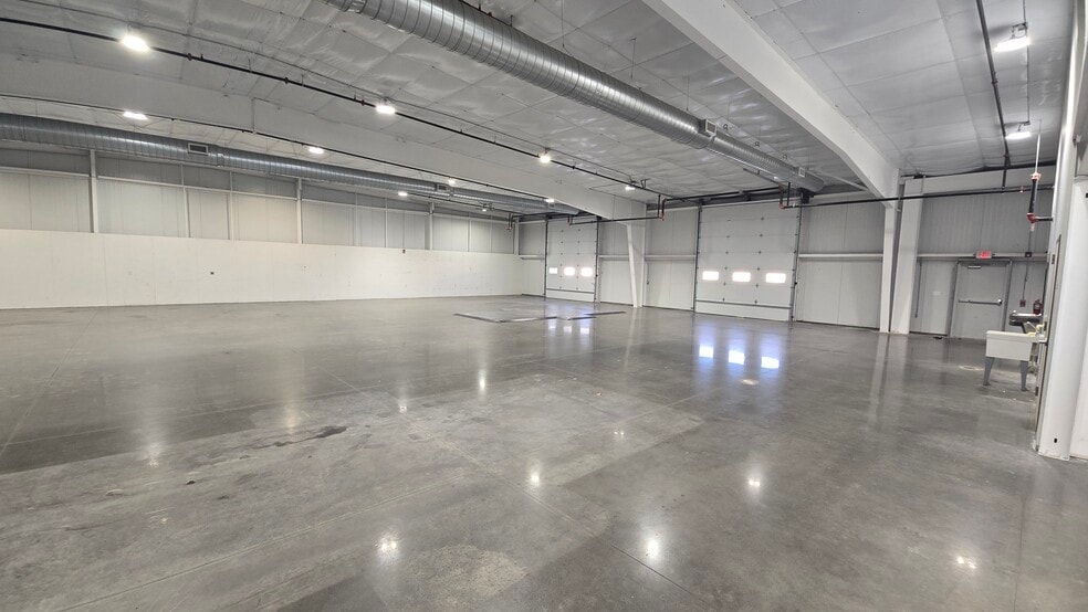 More Photos Of 197 Thunder Rd, Mooresville Light Distribution For Lease