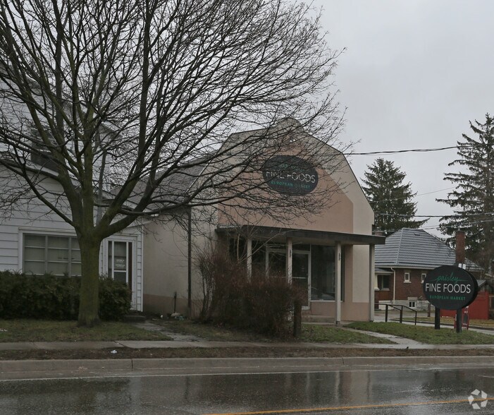 More Photos Of 563 Woolwich St, Guelph Freestanding For Lease