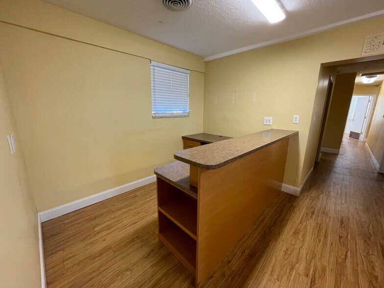 More Photos Of 633 N Bay St, Eustis Office Residential For Sale