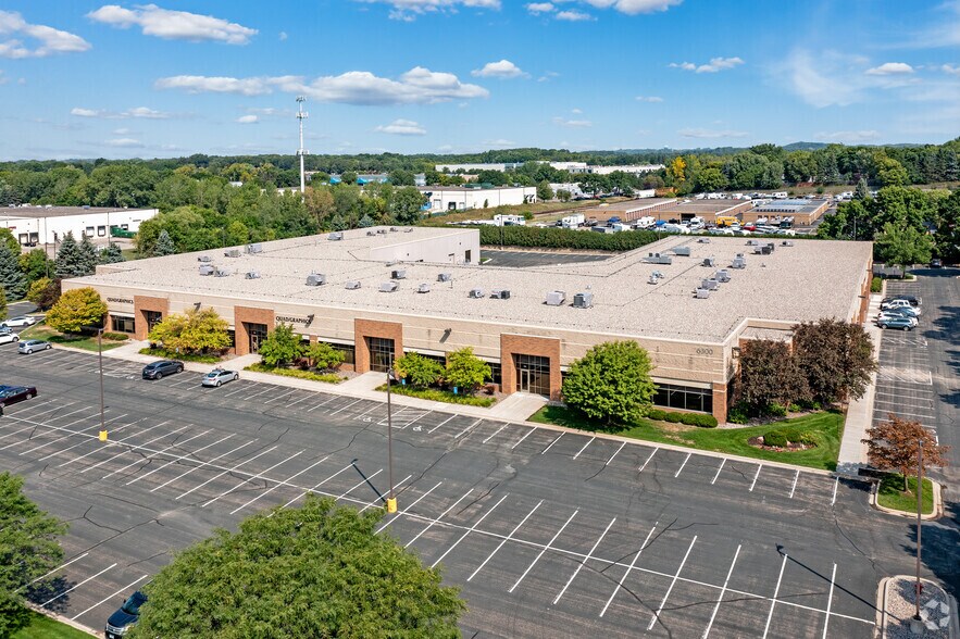 More Photos Of 6300 W Old Shakopee Rd, Bloomington Showroom For Lease