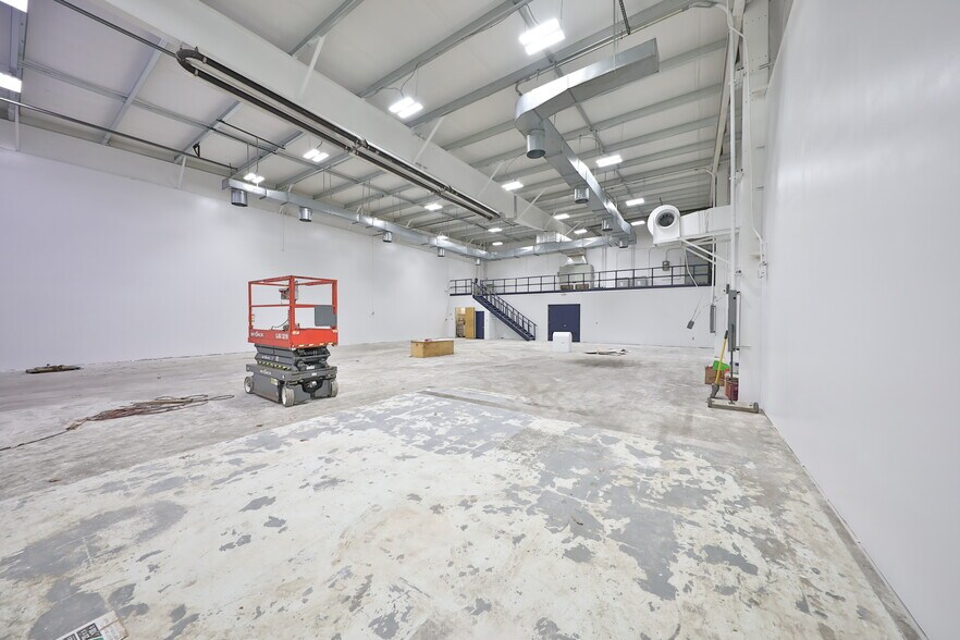 More Photos Of 12 Orben Dr, Landing Showroom For Lease