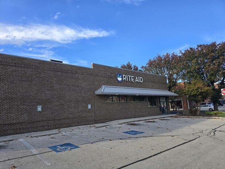 More Photos Of 43 Baltimore St, Hanover Drugstore For Lease