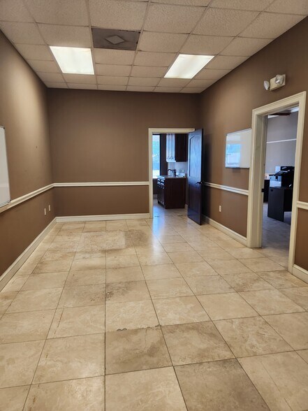 More Photos Of 115 McKinna Pl, Brunswick Self Storage For Lease
