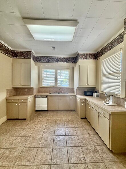 More Photos Of 718 Madison Ave N, Douglas Office Residential For Sale