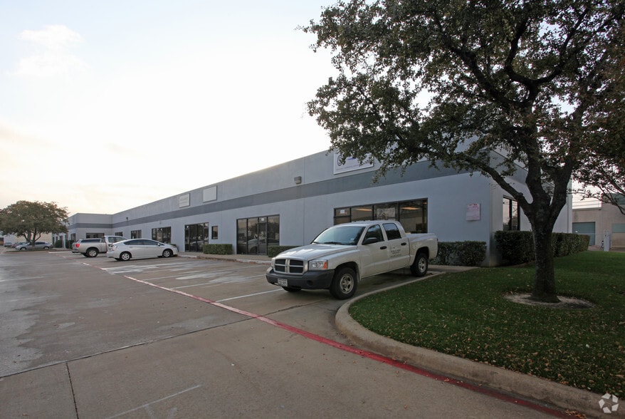 More Photos Of 11056 Shady Trl, Dallas Unknown For Lease