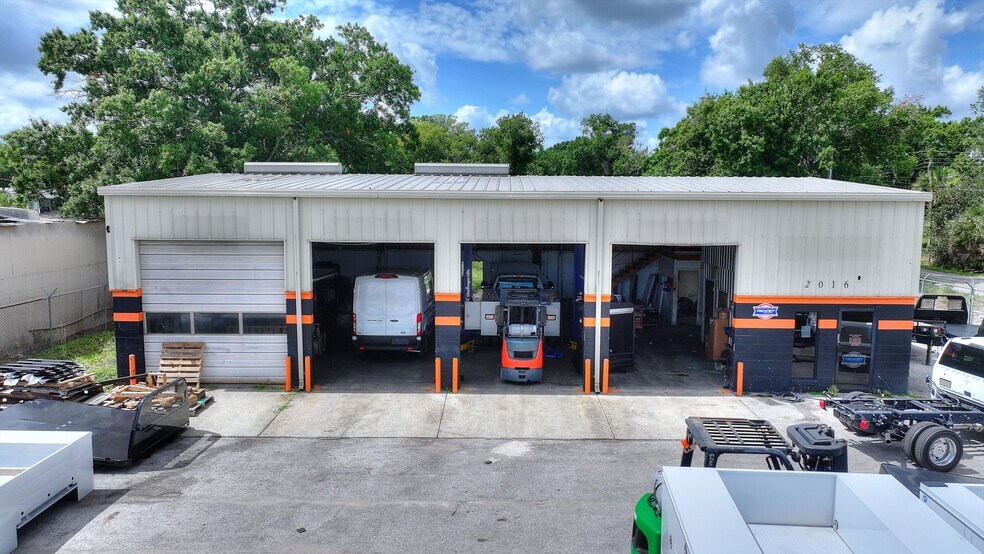 More Photos Of 2016 W Memorial Blvd, Lakeland Auto Repair For Lease