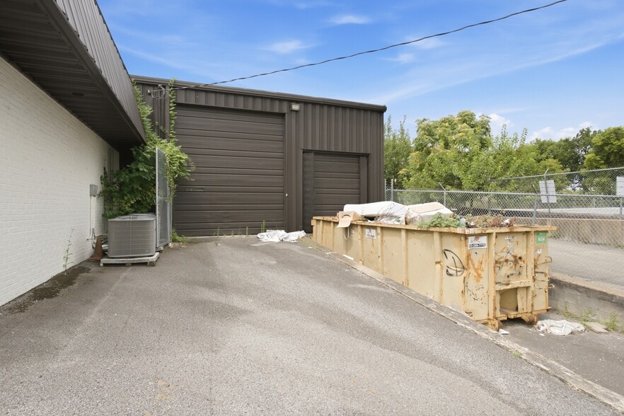 More Photos Of 1403 2nd Ave N, Nashville Warehouse For Lease