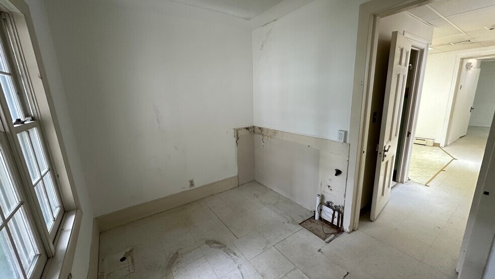 More Photos Of 28 N 3rd St, Easton Office Residential For Lease