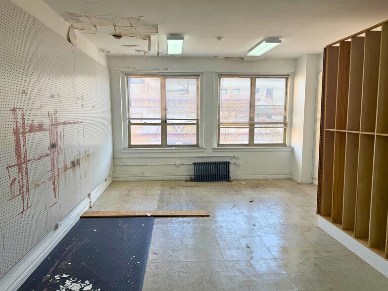 More Photos Of 81 Centre St, New Rochelle Office For Lease