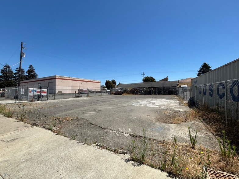 More Photos Of 4711 Paoli Loop Rd, American Canyon Warehouse For Lease
