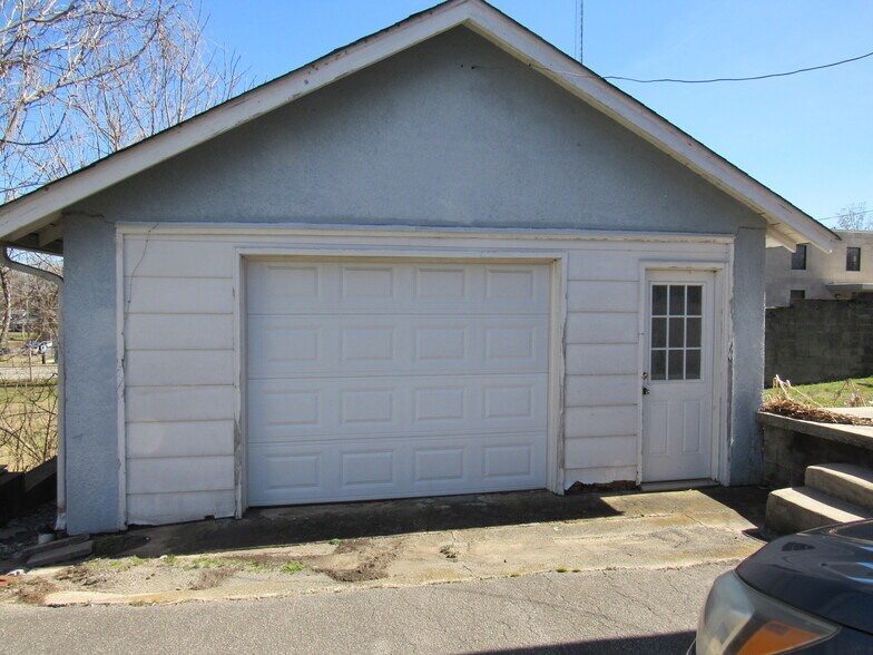 More Photos Of 202 W Morford St, McMinnville General Retail For Sale