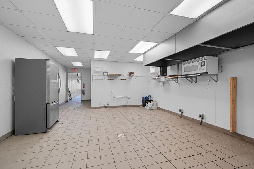 More Photos Of 105 McCreary St, Fort Branch Storefront Retail Office For Sale