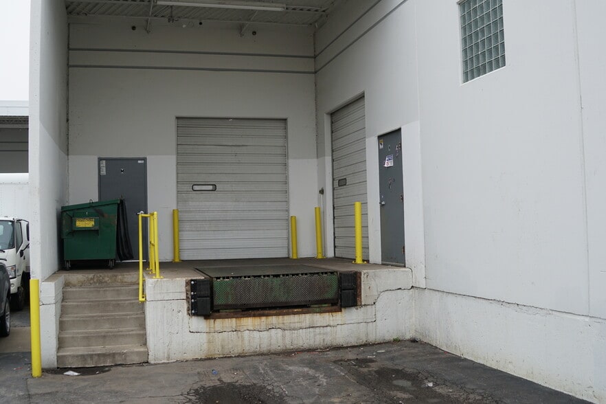 More Photos Of 1312 Marquette Dr, Romeoville Warehouse For Lease