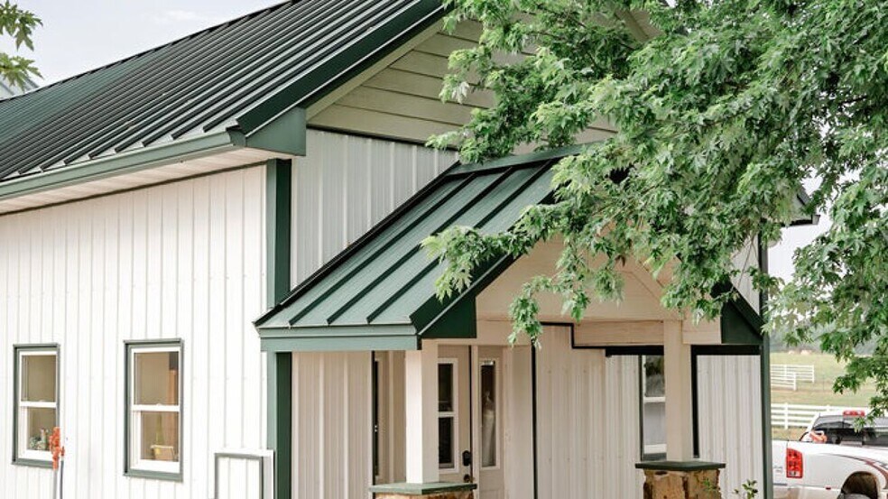 More Photos Of 352 MO-245, Dadeville Horse Stables For Sale