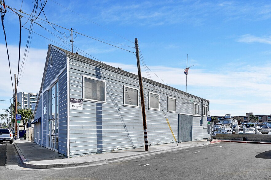 More Photos Of 2900 Lafayette Rd, Newport Beach Restaurant For Lease