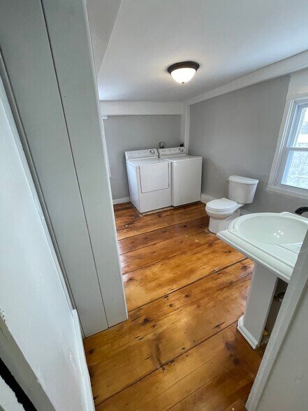 More Photos Of 3 Portsmouth Ave, Exeter General Retail For Lease