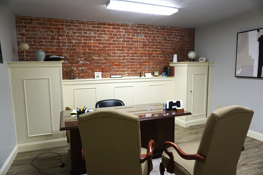 More Photos Of 404 S Main St, Jonesboro Office For Sale