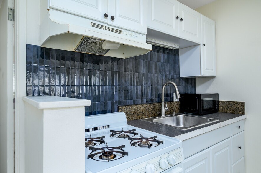 More Photos Of 7447 Herschel Ave, La Jolla Apartments For Sale