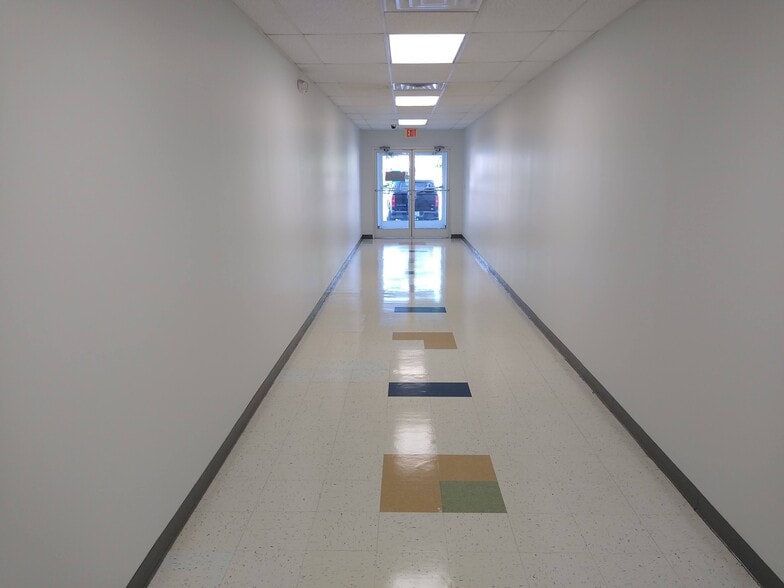 More Photos Of 5301 E Princess Anne Rd, Norfolk Flex For Lease