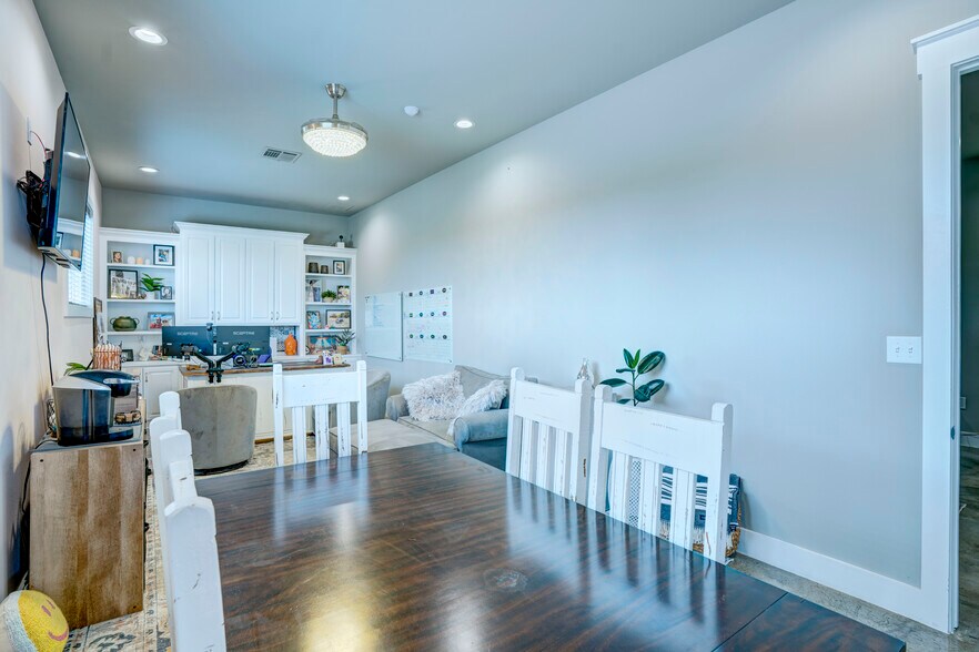 More Photos Of 5805 Starnes Rd, Watauga Office For Sale