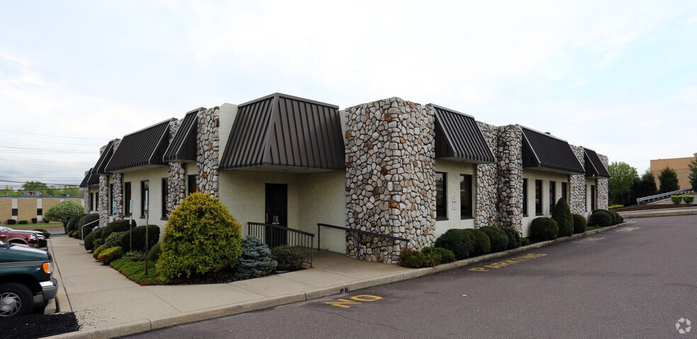 More Photos Of 7377 N Crescent Blvd, Pennsauken General Retail For Lease