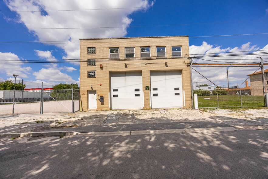 More Photos Of 4520 Rumsey Ave, Oak Lawn Industrial For Sale