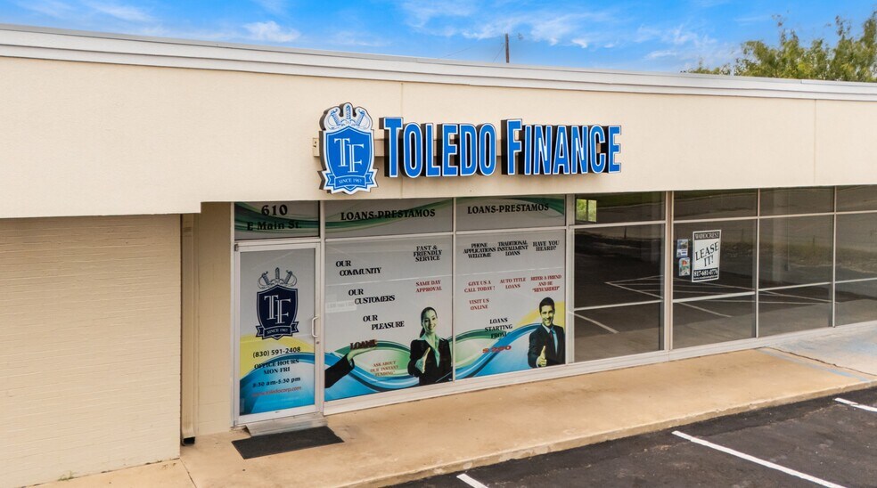 More Photos Of 600-612 E Main St, Uvalde Storefront For Lease