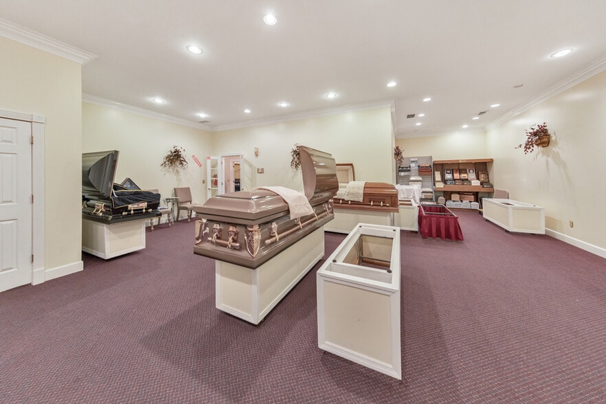 More Photos Of 1408 Canton Rd, Marietta Funeral Home For Sale