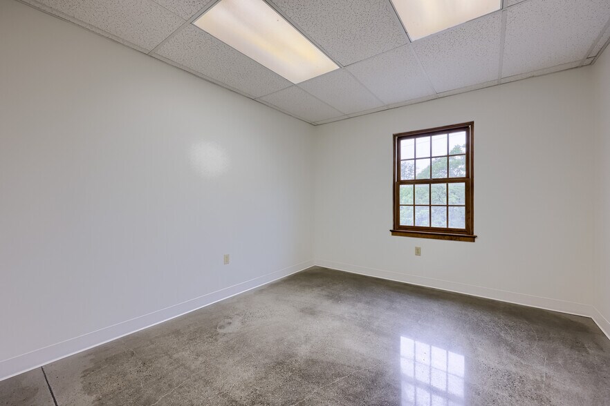 More Photos Of 9 Marietta Ave, Mount Joy Loft Creative Space For Lease