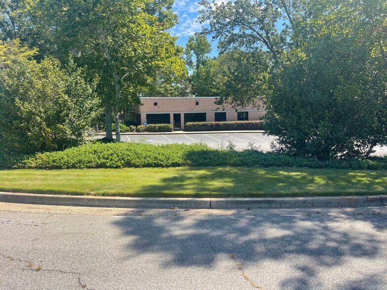 More Photos Of 300 Corporate Center Ct, Stockbridge Medical For Lease