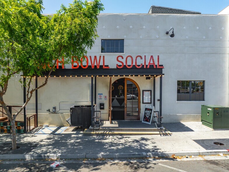 More Photos Of 1485 E St, San Diego Bowling Alley For Sale