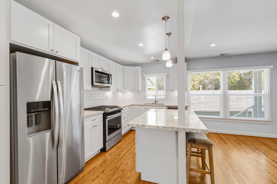 More Photos Of 646 Westminster Dr, Pasadena Multifamily For Sale