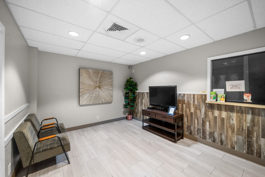 More Photos Of 1730 SW Military Dr, San Antonio Medical For Sale