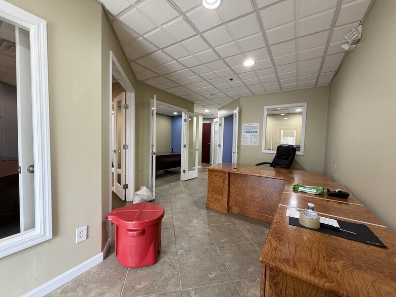 More Photos Of 10412 Allisonville Rd, Fishers Office For Sale