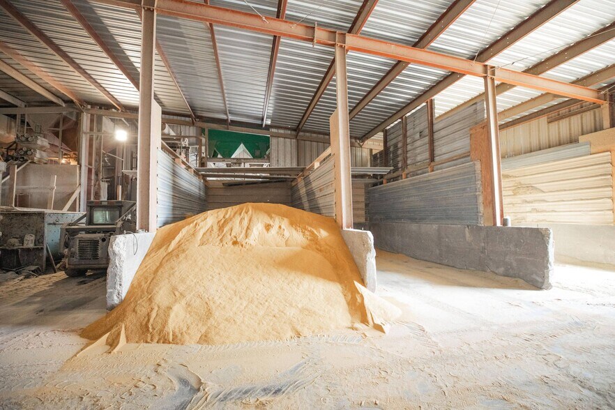 More Photos Of 9705 SE 1300th Rd, Humansville Industrial For Sale