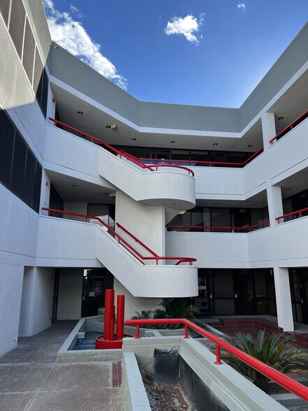 More Photos Of 2601 N 3rd St, Phoenix Medical For Lease