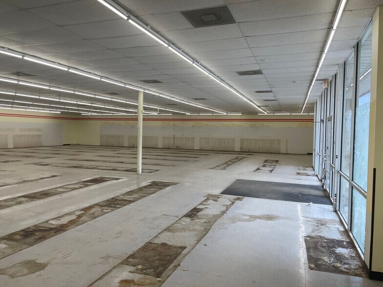 More Photos Of 8260 State Highway 155, Frankston Freestanding For Sale