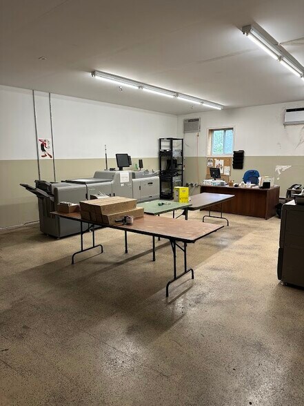 More Photos Of 10 Bartlett St, Allenstown Light Manufacturing For Lease