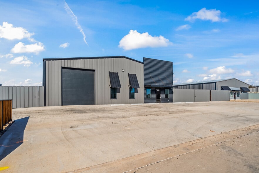 More Photos Of 8922 County Road 6820, Lubbock Warehouse For Lease