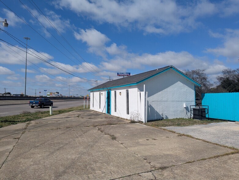 More Photos Of 5310 Eastex Fwy, Beaumont Freestanding For Sale