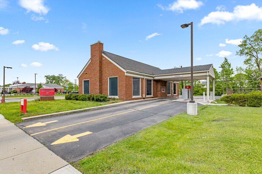 More Photos Of 23700 Goddard Rd, Taylor Bank For Lease