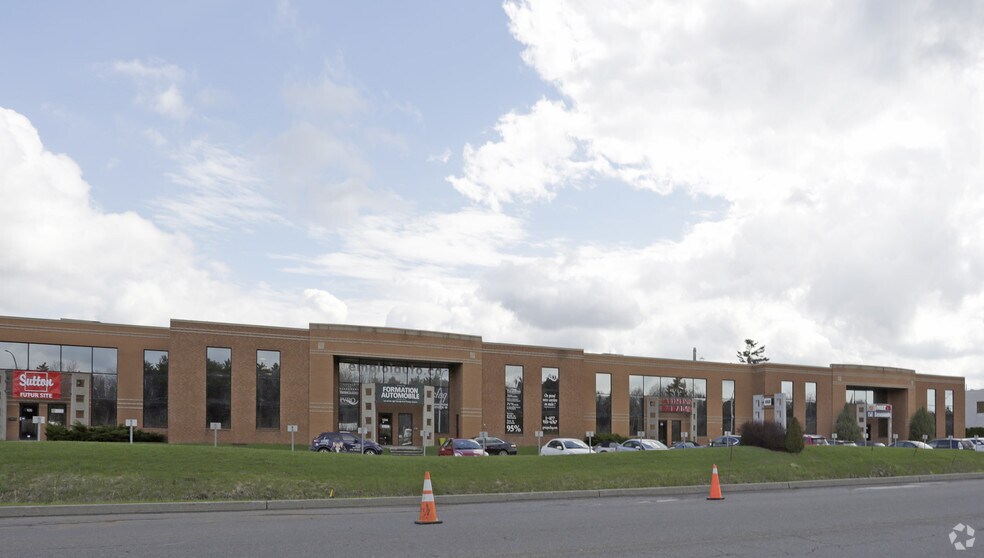 More Photos Of 1060 Boul Michèle-Bohec, Blainville Light Distribution For Lease