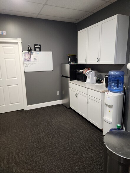 More Photos Of 743 Columbia Tpke, East Greenbush Medical For Lease