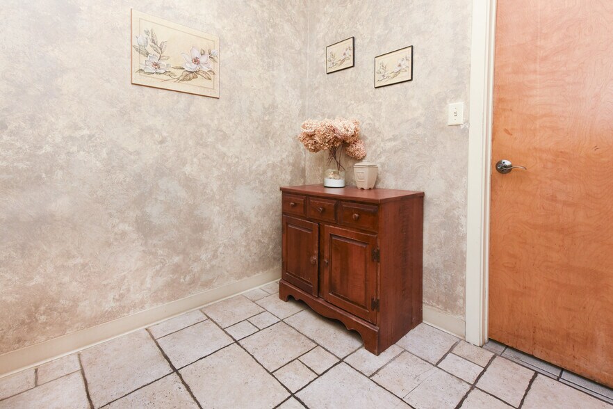 More Photos Of 4143 Main St, Bridgeport Storefront For Sale